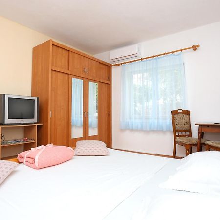 Rooms With A Parking Space Split - 17766 Room photo